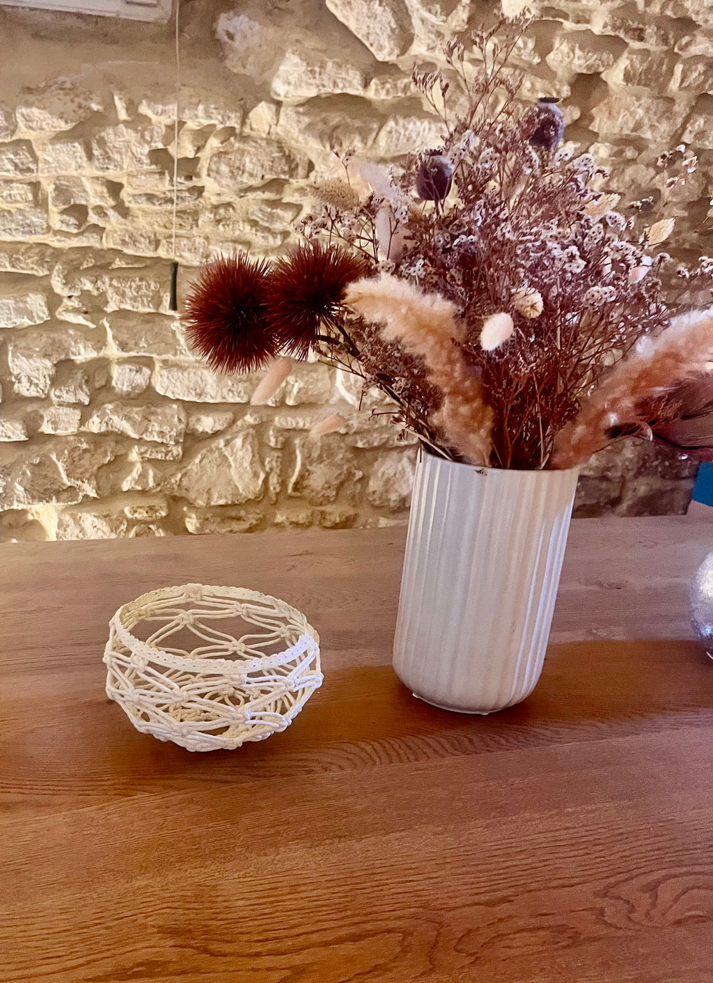 Photophore sculptural en macramé – Corde rigidifiée